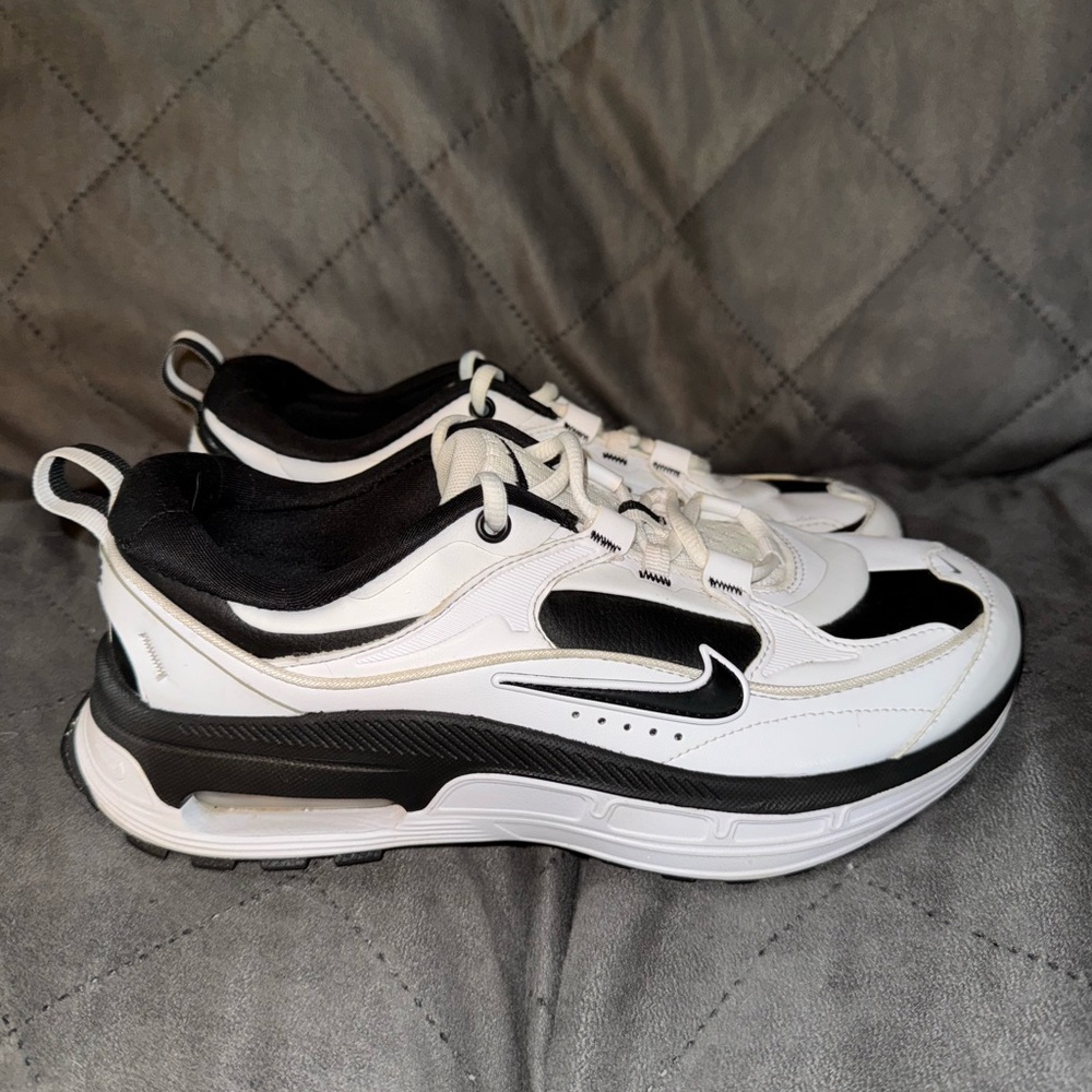 Nike Women's Air Max Bliss Size 9